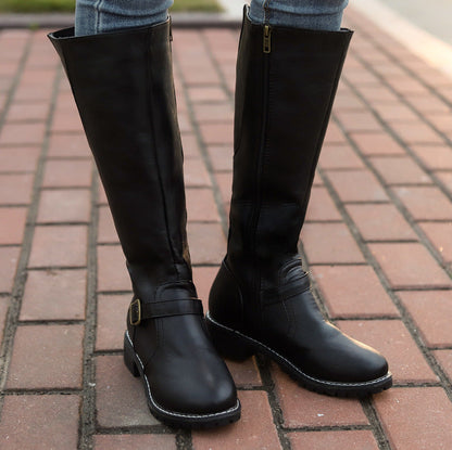 Elegante und detaillierte stützende Stiefel