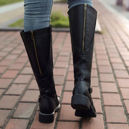 Elegante und detaillierte stützende Stiefel