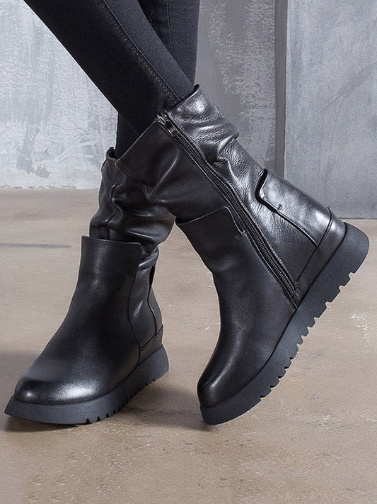 Moderne und stützende orthopädische Stiefel