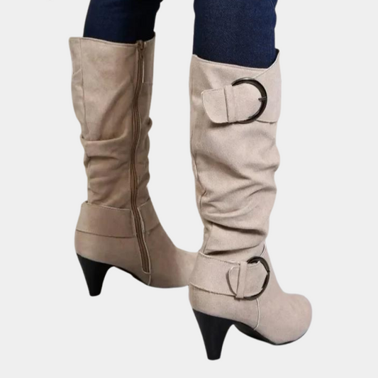 Modische und stützende orthopädische Stiefel