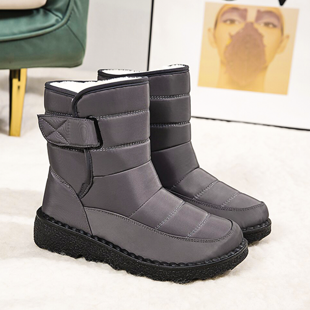 Stylische und stützende orthopädische Stiefel