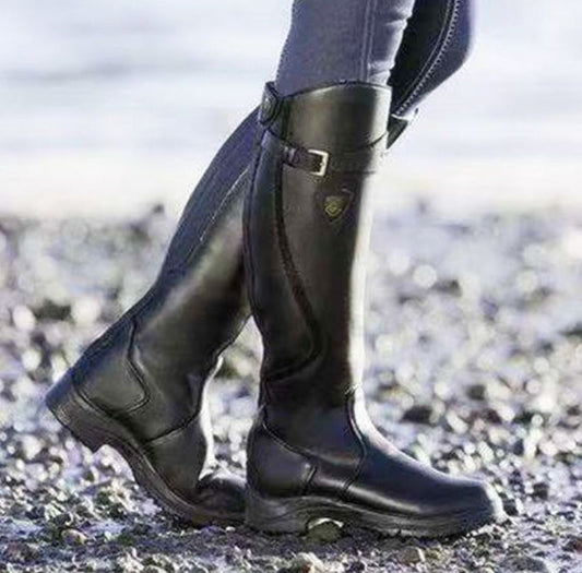 Stützende und modische orthopädische Stiefel