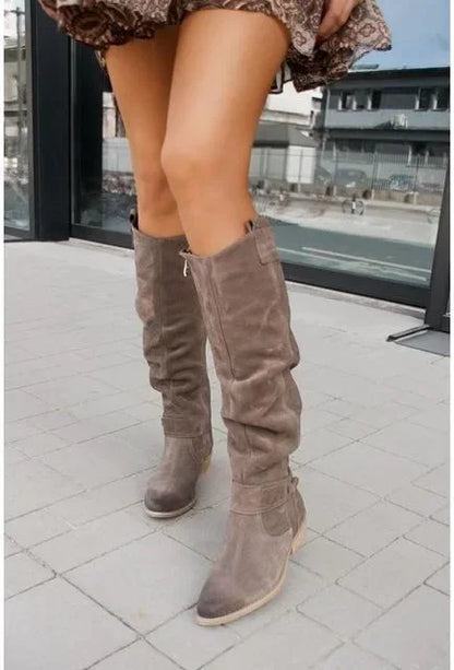 Modische und stützende orthopädische Stiefel