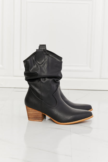 Elegante und detaillierte stützende Stiefel