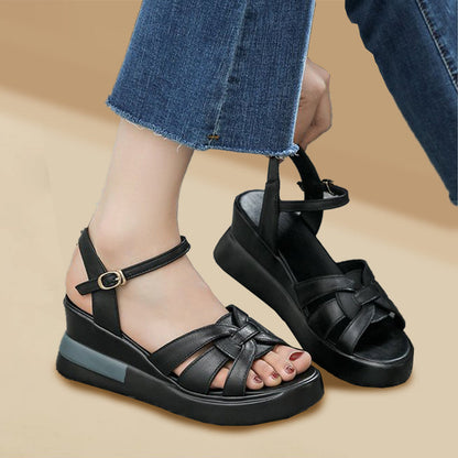 Hohle Schnallen-Sandalen