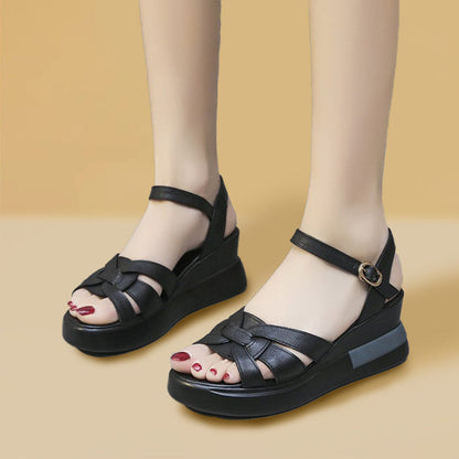 Hohle Schnallen-Sandalen